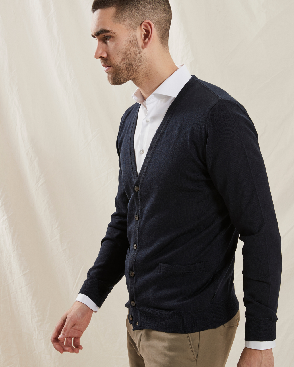 Milan cardigan med v-neck og knaplukning