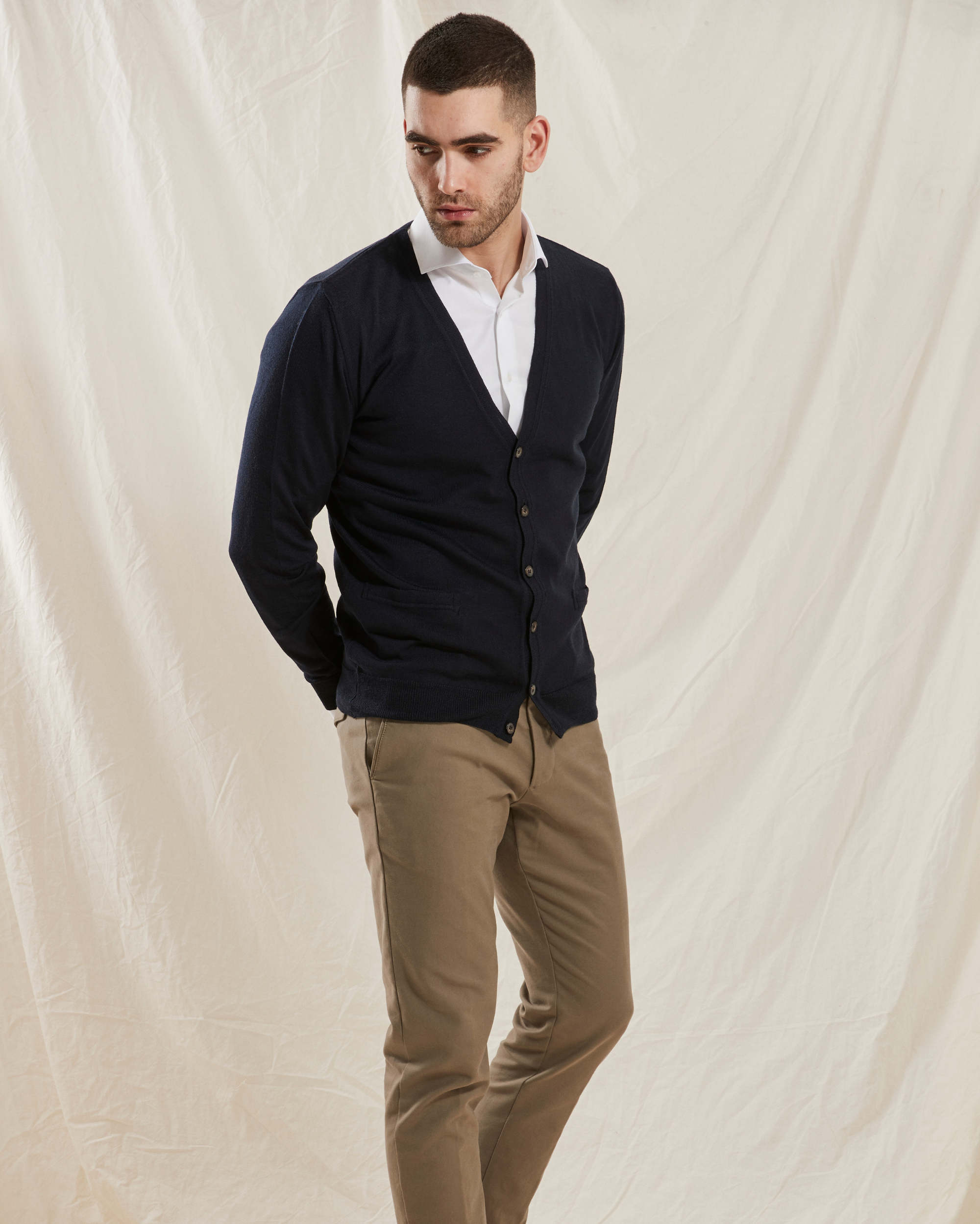 Milan cardigan med v-neck og knaplukning