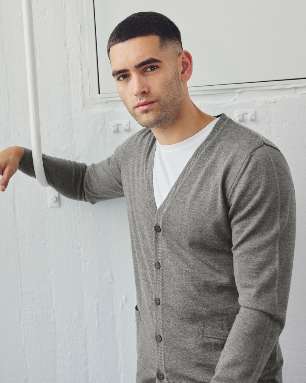 Milan cardigan med v-neck og knaplukning