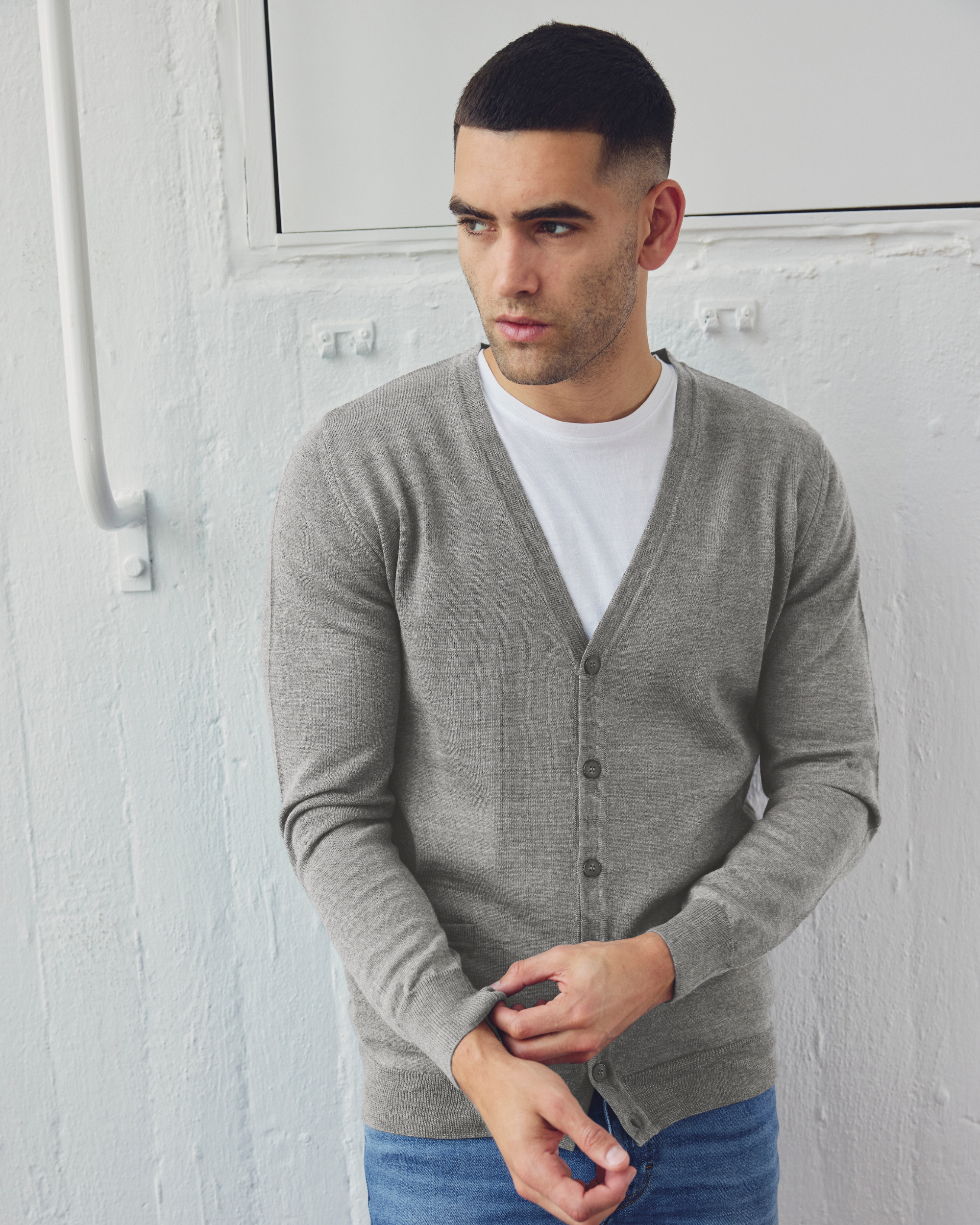 Milan cardigan med v-neck og knaplukning