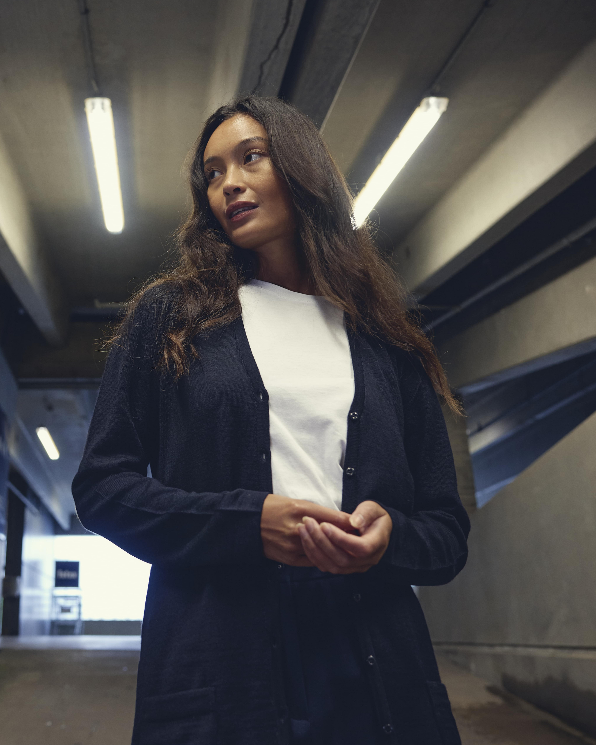 Copenhagen lang cardigan med v-neck og knaplukning