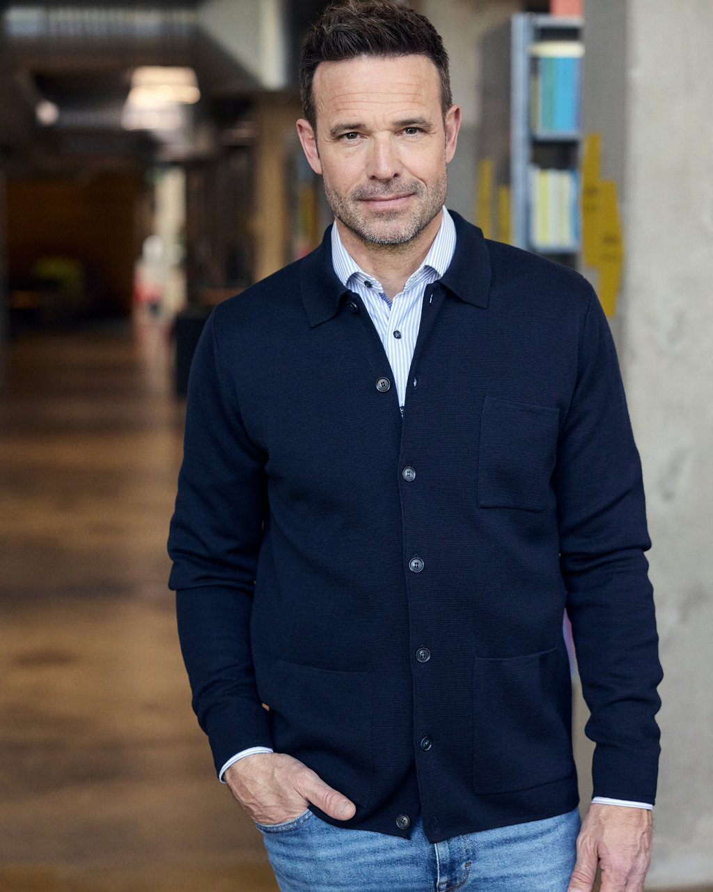 Manchester cardigan med knapper og skjortekrave