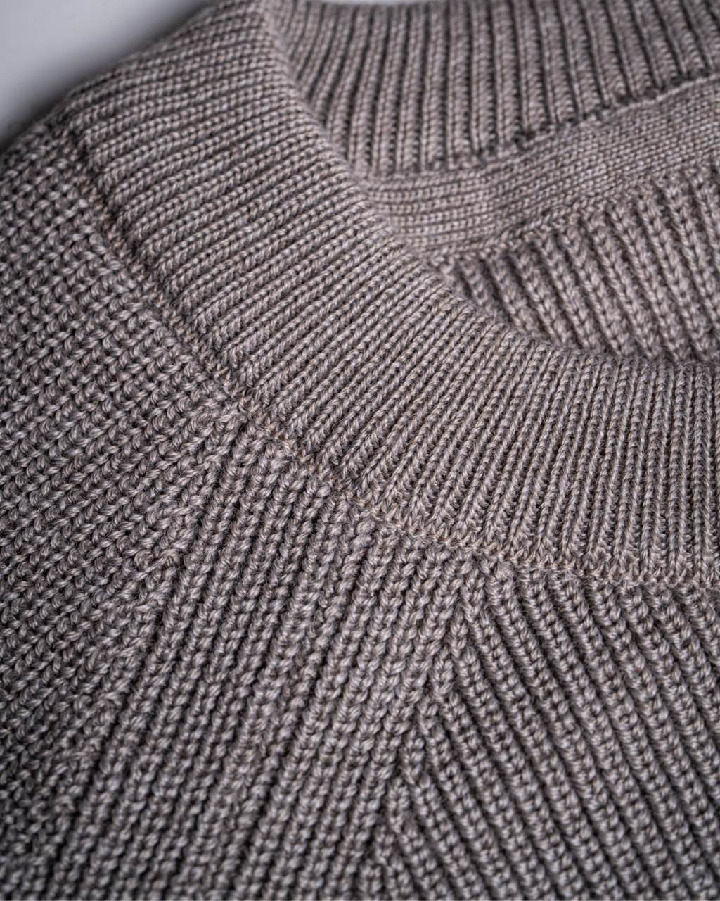 Aalborg pullover med o-neck og raglanærmer