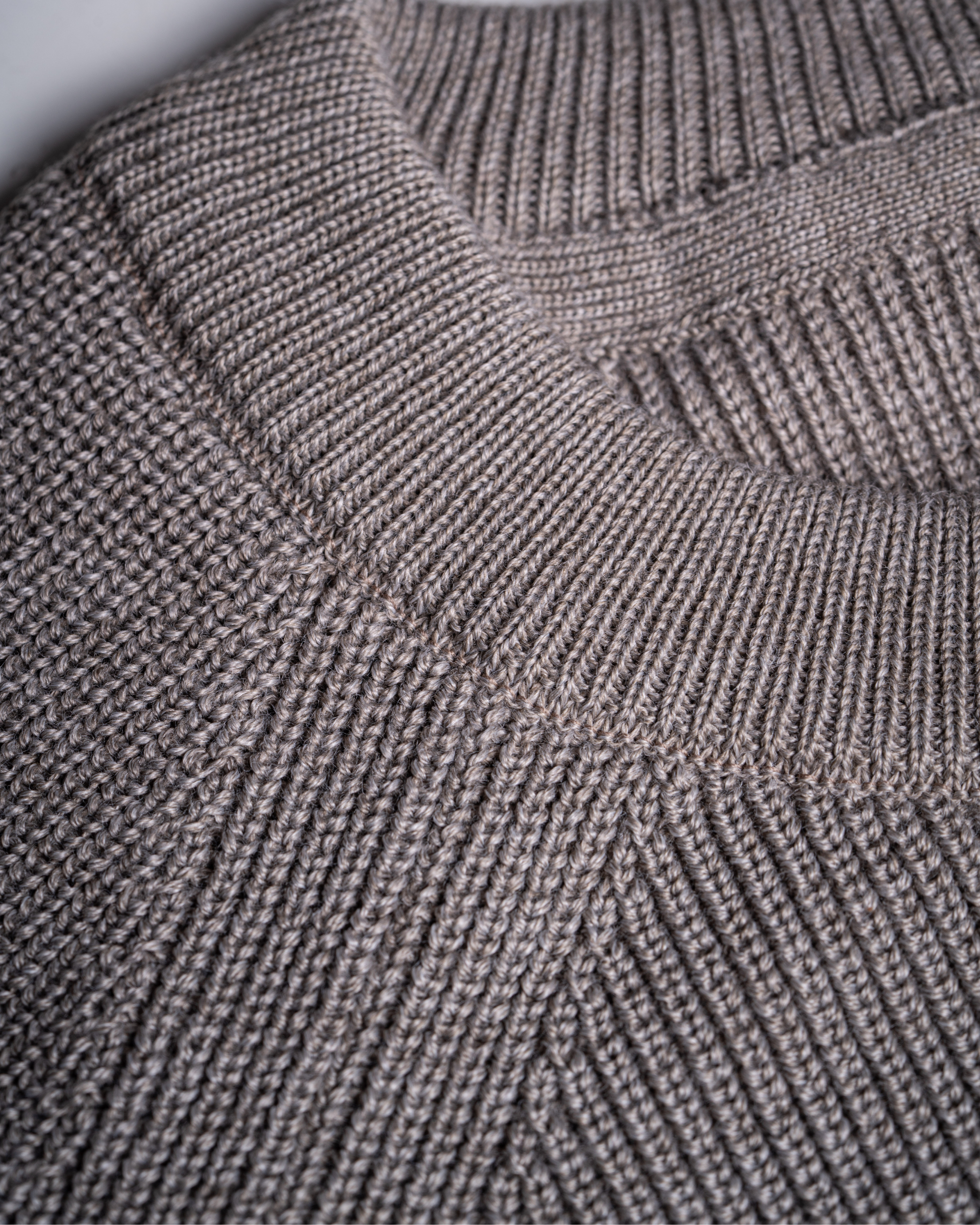 Aalborg pullover med o-neck og raglanærmer