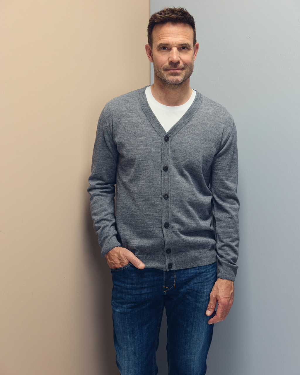 Copenhagen cardigan med v-neck og knaplukning