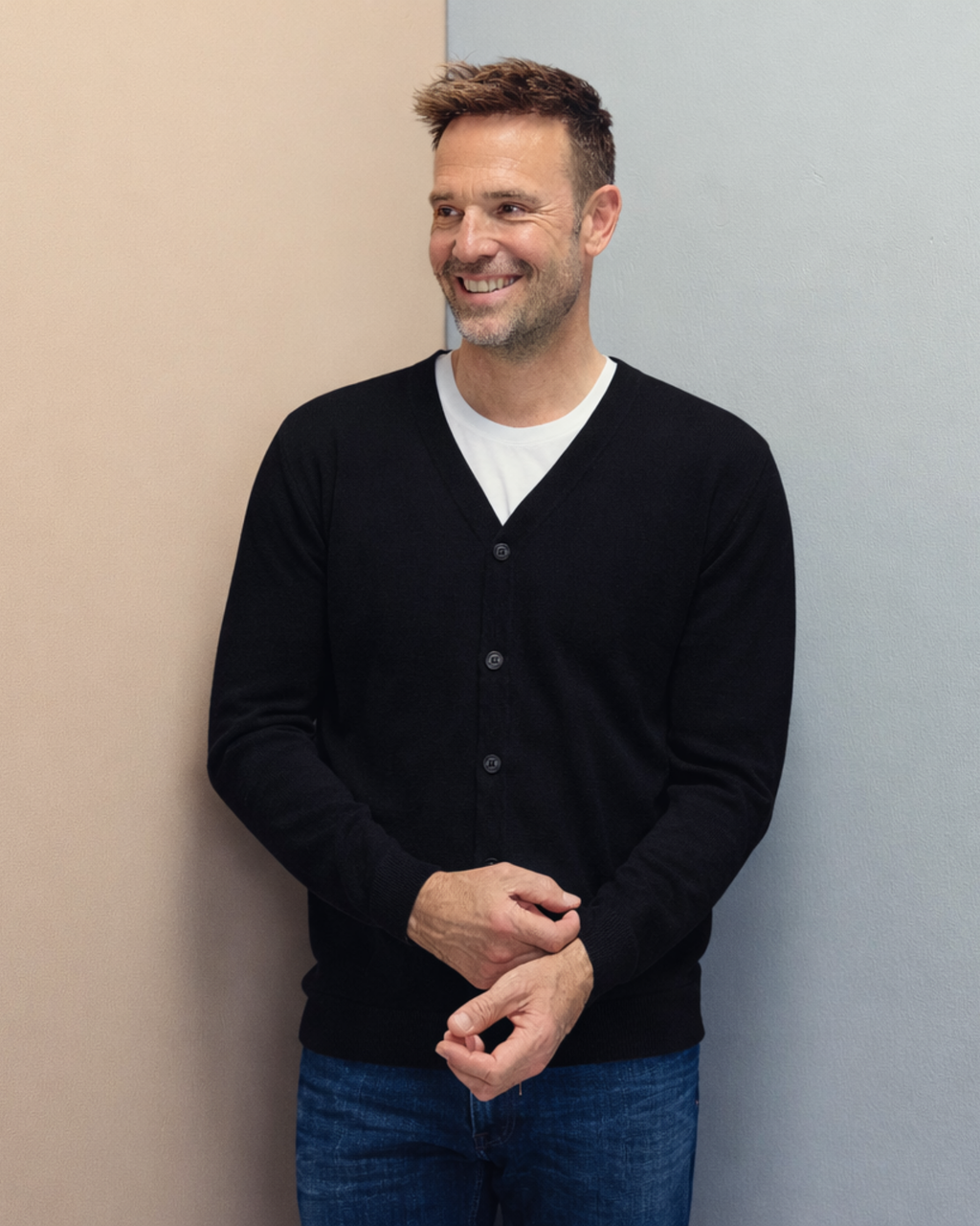 Copenhagen cardigan med v-neck og knaplukning