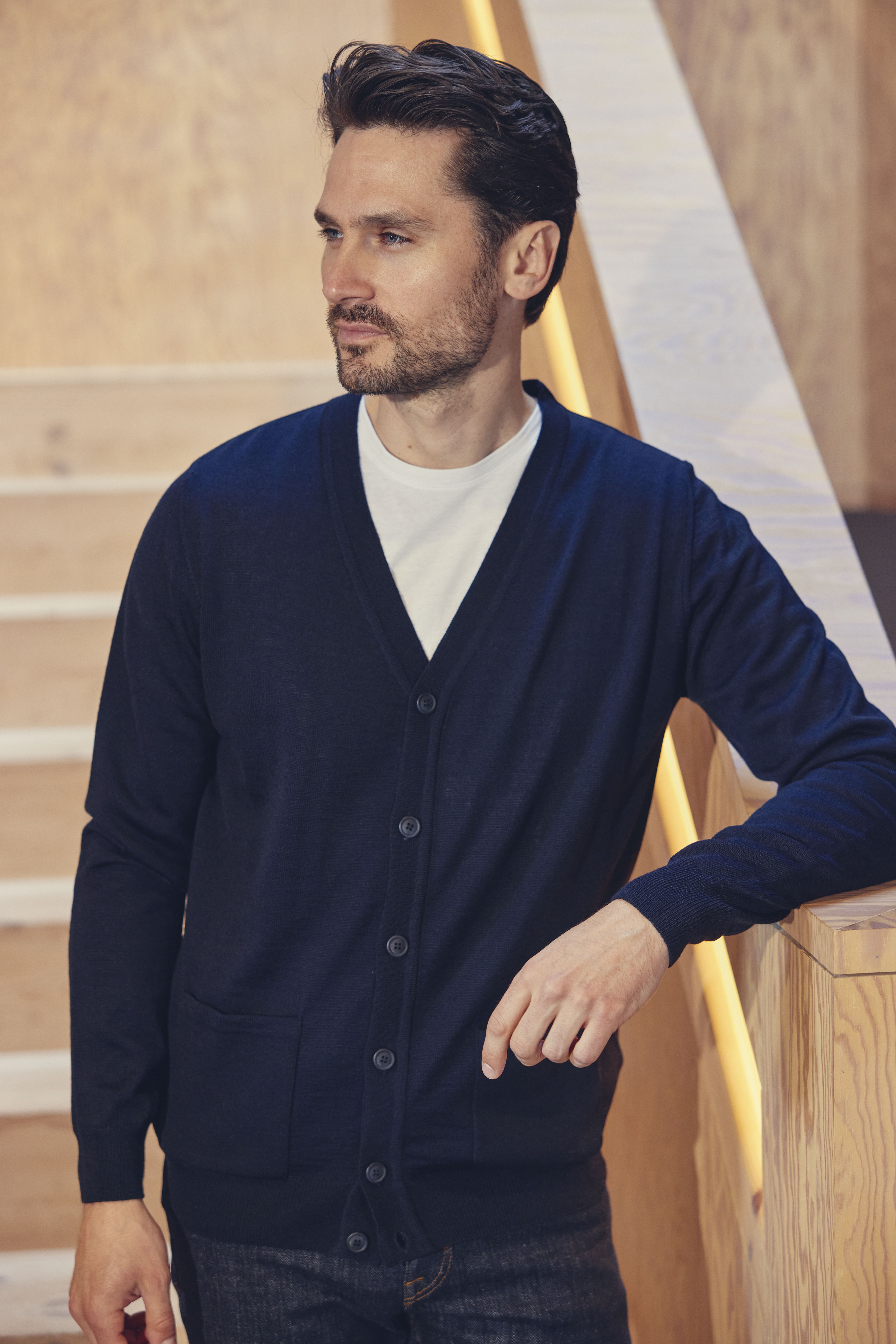 O neck from Belika knitwear - durable and elegant navy t-shirt with long sleeves. 